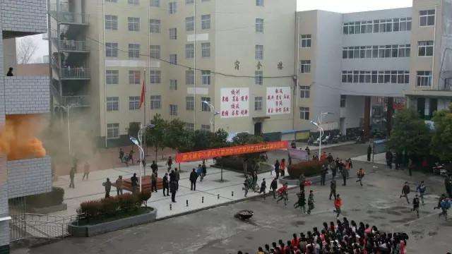南陽市潦河鎮(zhèn)中心小學(xué)