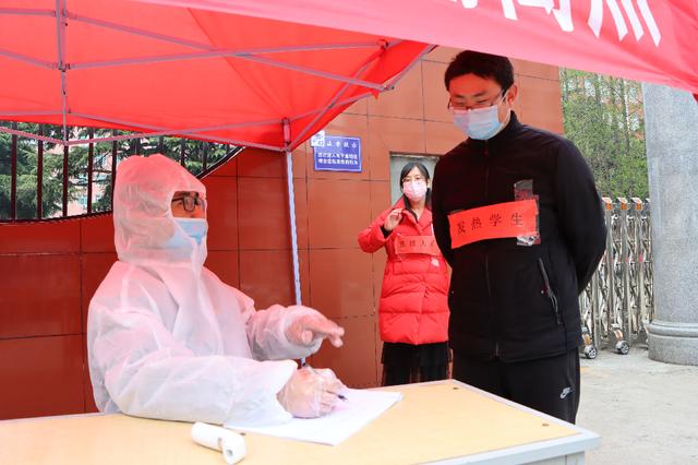 市教育局對南陽一中、南陽五中高三開學(xué)準(zhǔn)備工作開展檢查驗收