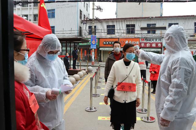 市教育局對南陽一中、南陽五中高三開學(xué)準(zhǔn)備工作開展檢查驗收