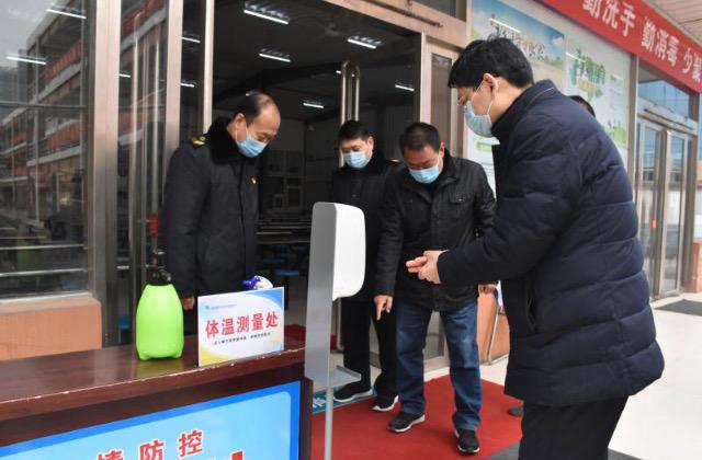 市教育局對南陽一中、南陽五中高三開學(xué)準(zhǔn)備工作開展檢查驗收