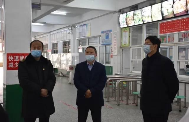 市教育局對南陽一中、南陽五中高三開學(xué)準(zhǔn)備工作開展檢查驗收
