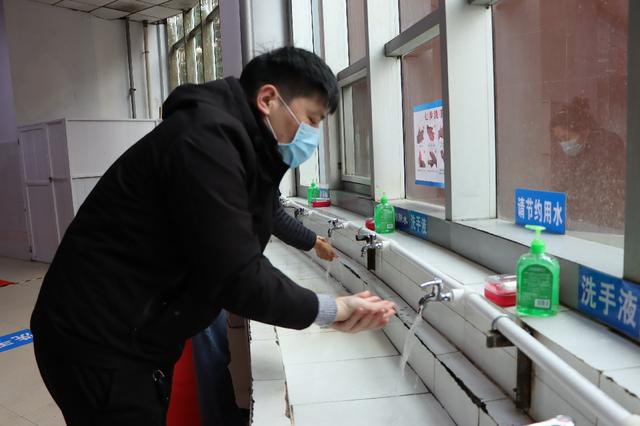 市教育局對南陽一中、南陽五中高三開學(xué)準(zhǔn)備工作開展檢查驗收