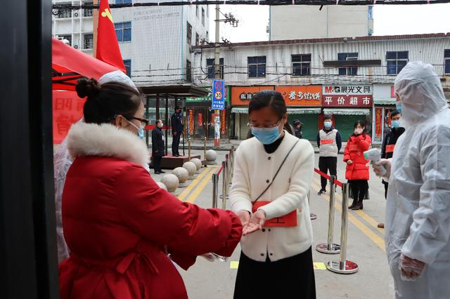 市教育局對南陽一中、南陽五中高三開學(xué)準(zhǔn)備工作開展檢查驗收