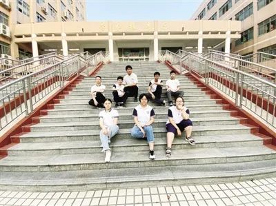 <a href='http://www.zerosun6.com/tags/南陽二中/' target='_blank'><u>南陽市二中</u></a>數(shù)學(xué)建模社成員