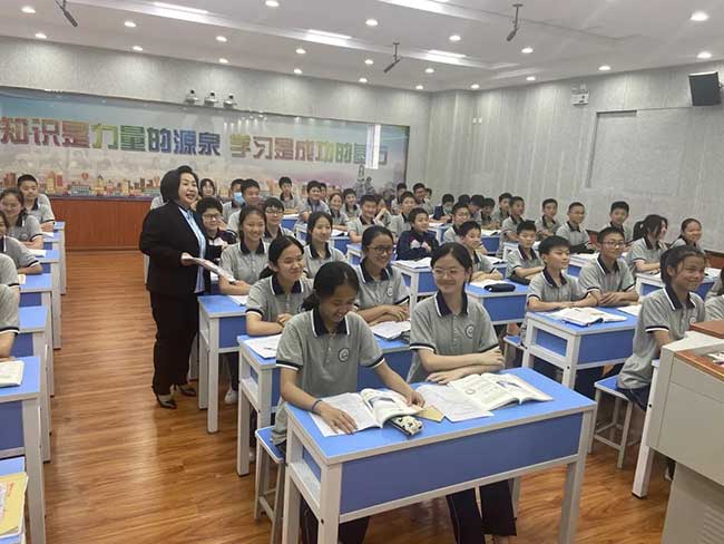 南陽市第二完全學(xué)校教室課堂