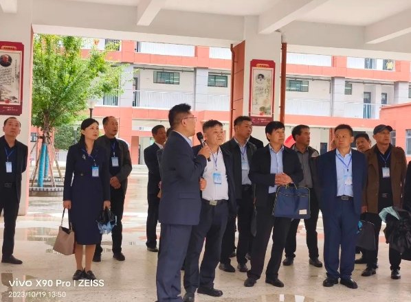 高新區(qū)開展中小學(xué)校管理“大觀摩、大評比、大提升”活動